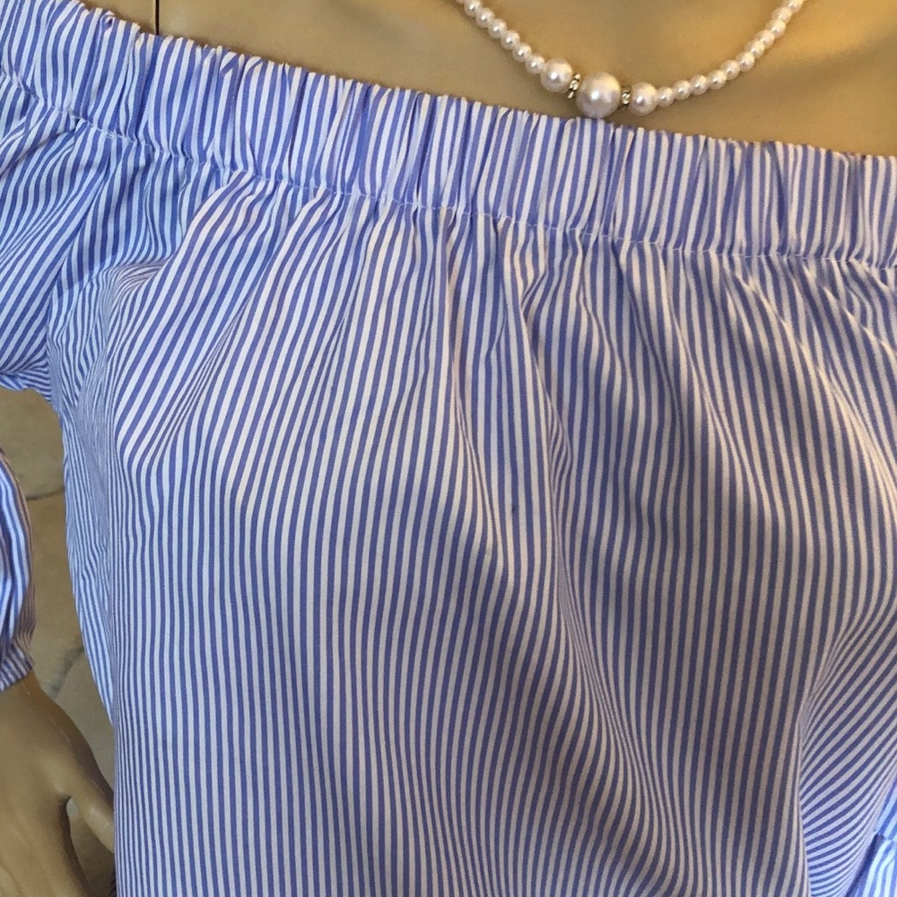 Off shoulder blue&white pinstriped top